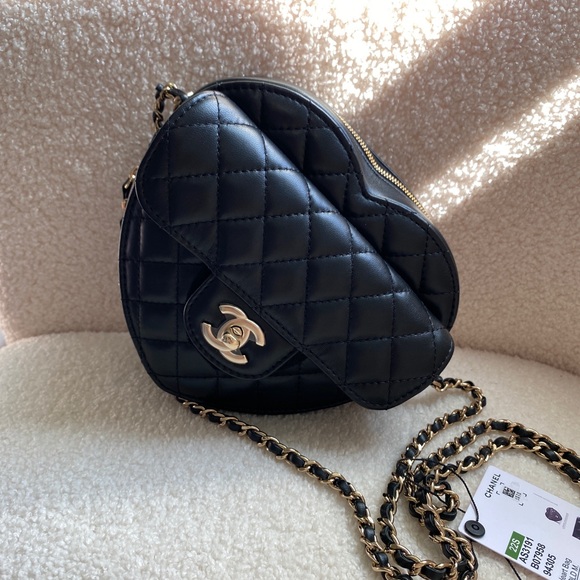 CHANEL Large Heart Bag black CC 22S Lambskin Leather Crossbody NEW Authentic - Picture 5 of 16